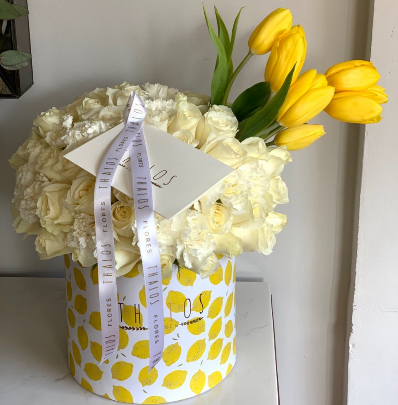 Box Limones Grande Rosas y Tulipanes