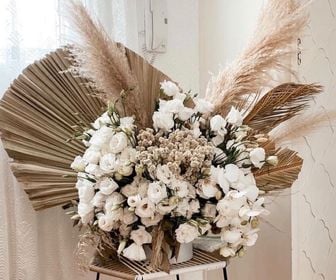 Mix blanco con follajes secos 360•