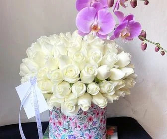 Box Grande Rosas Blancas y Orquídeas