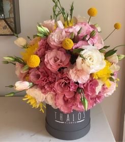 Box Mediano Lisianthus y Crisantemos