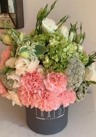 Box Mediano Mix Verde y Rosas