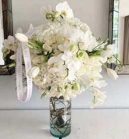 Florero Alto Mix Blanco Tulipanes y Orquídeas