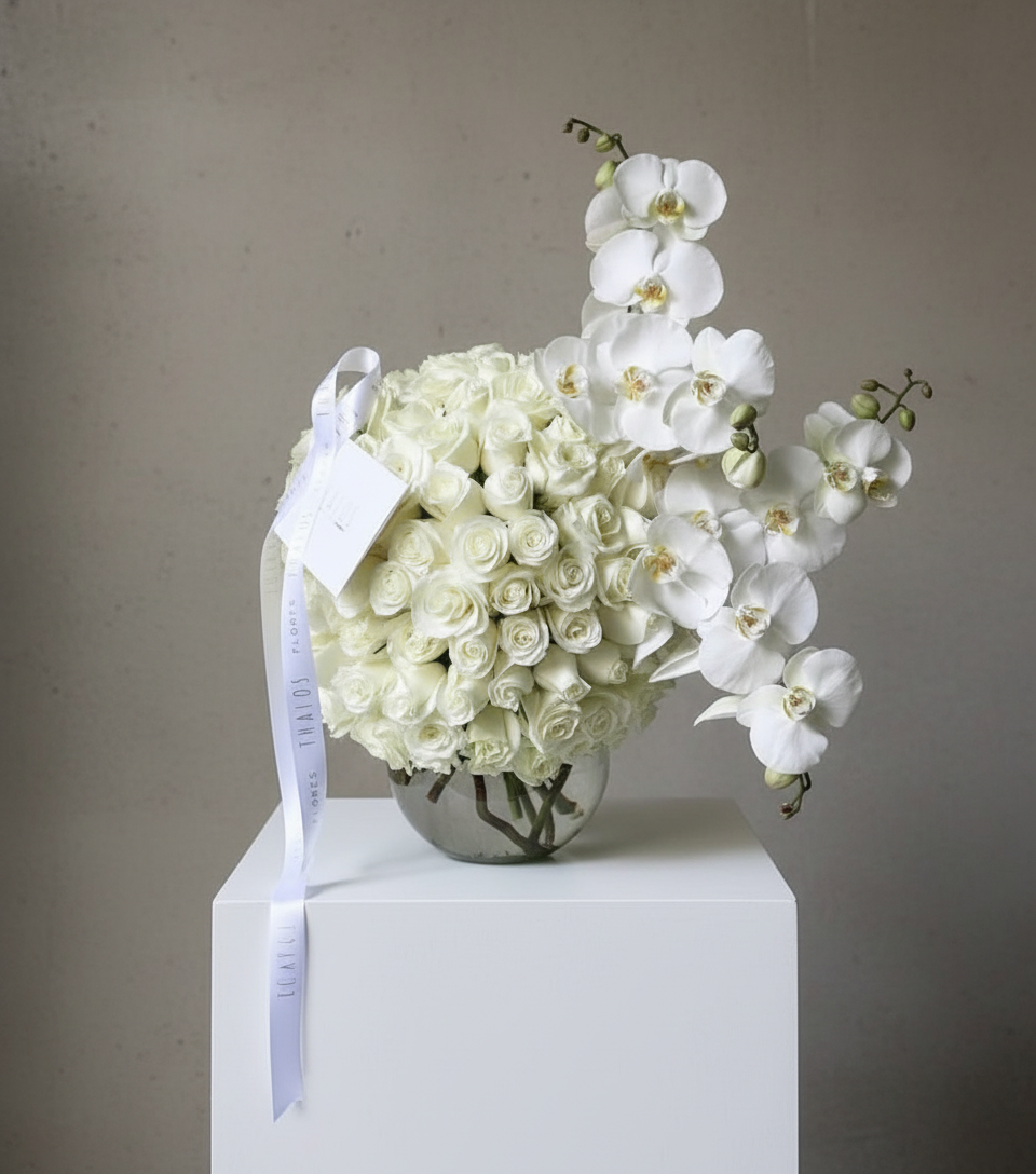 Esfera blanca con Orquídeas