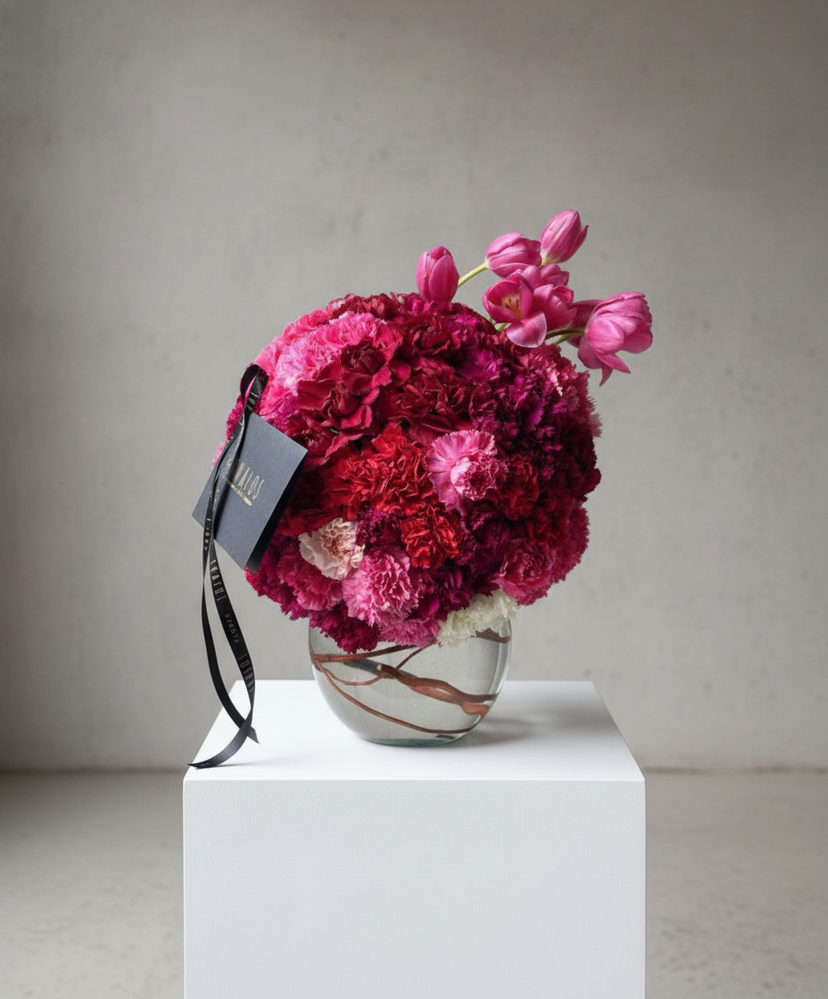 Esfera fucsia con tulipanes