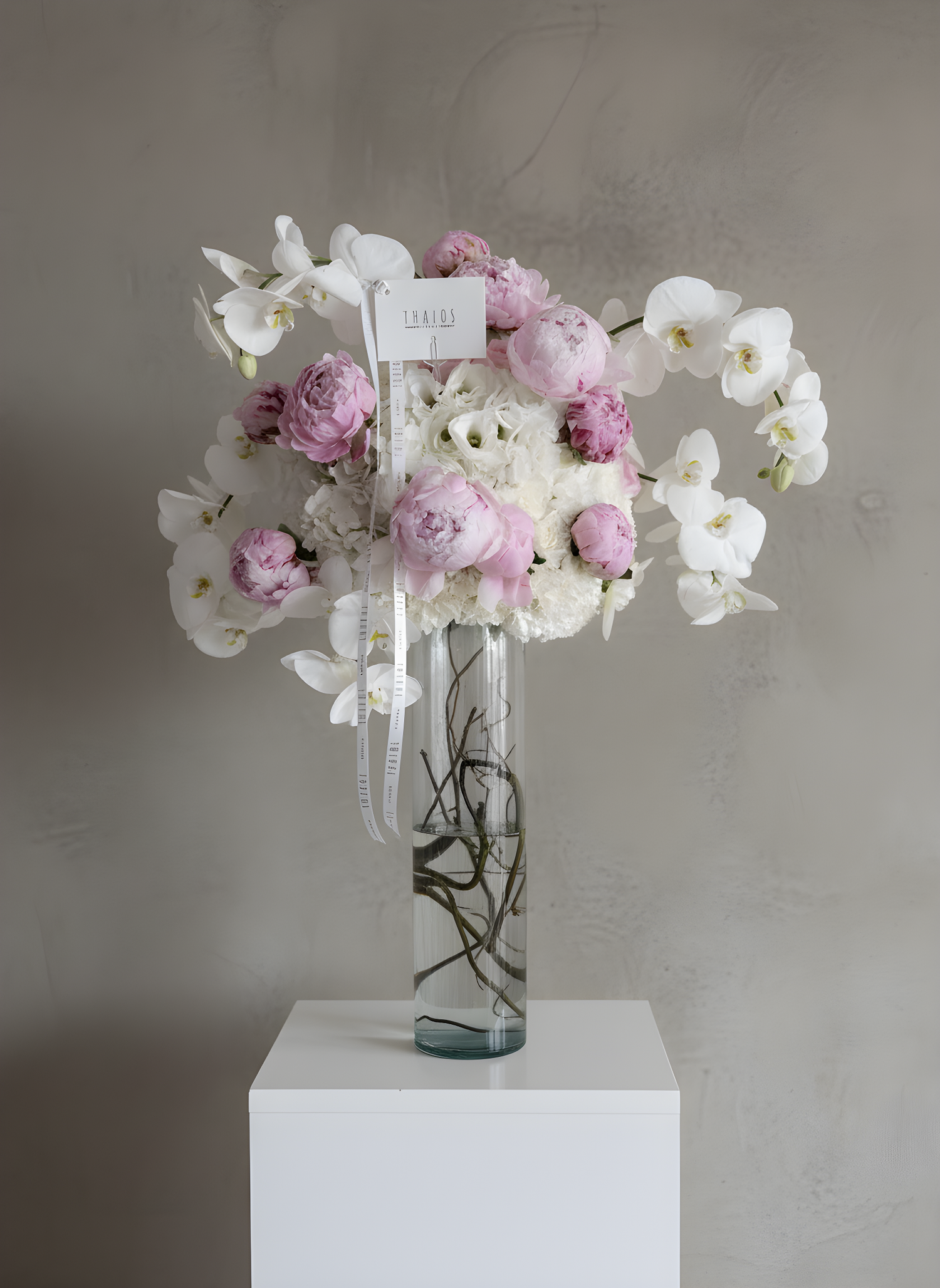 Alto Peonias Rosas y orquídeas