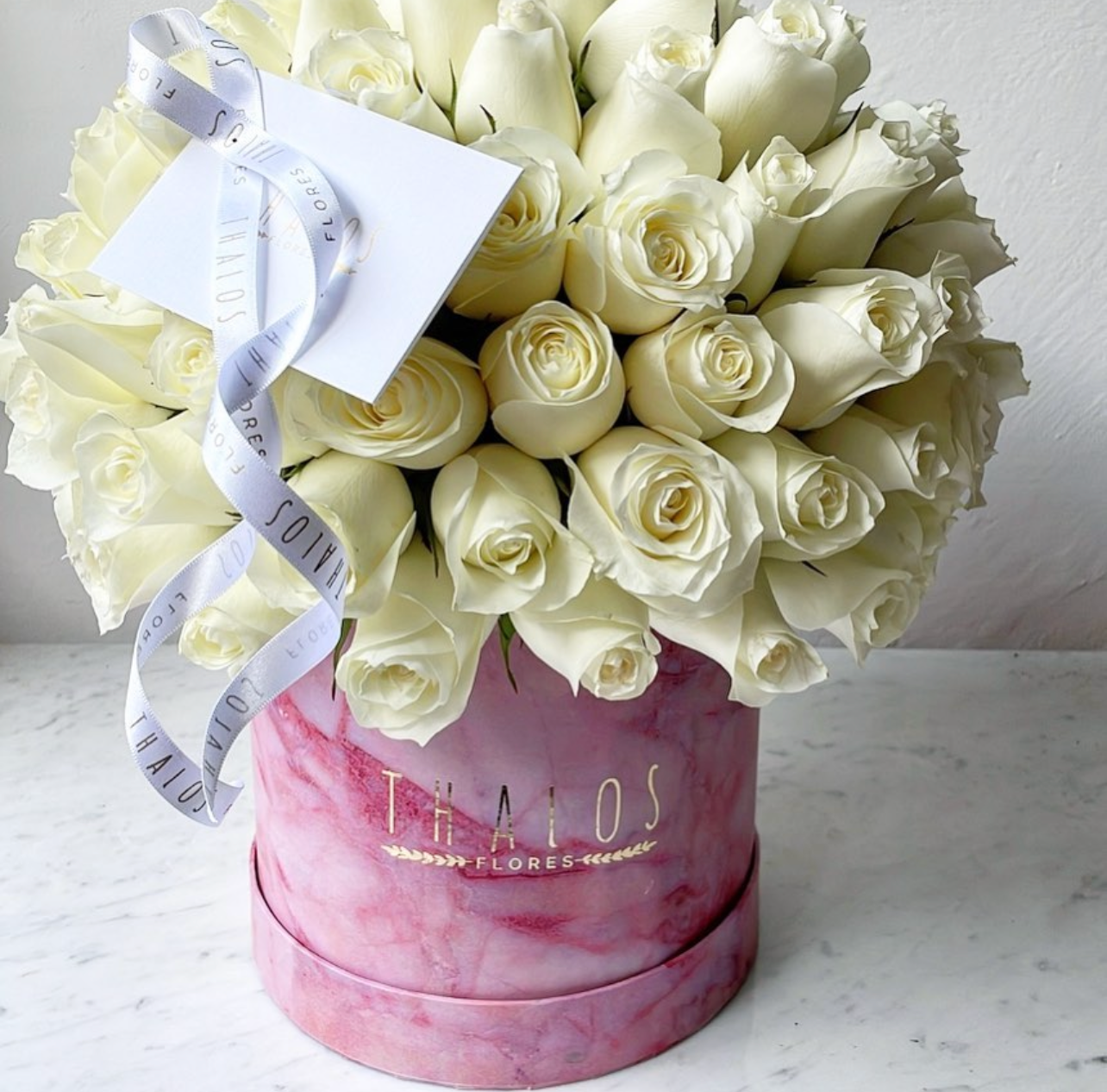 Box Mármol Rosa Rosas Blancas