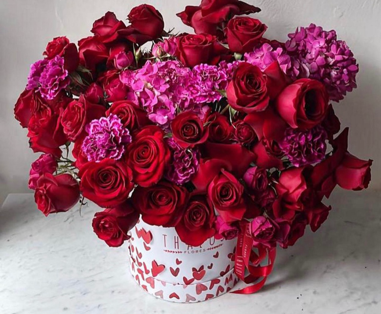 Box Corazón Mediano Mix Rojos