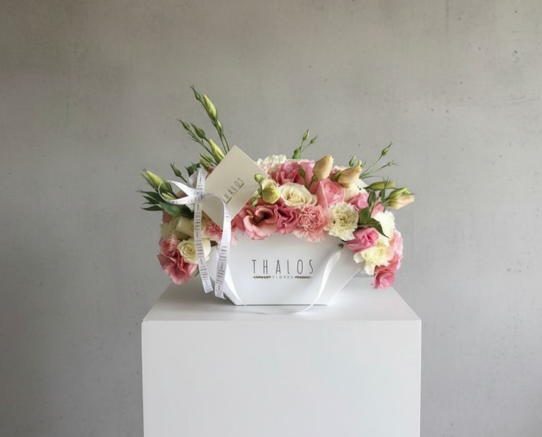 Abanico blanco rosas